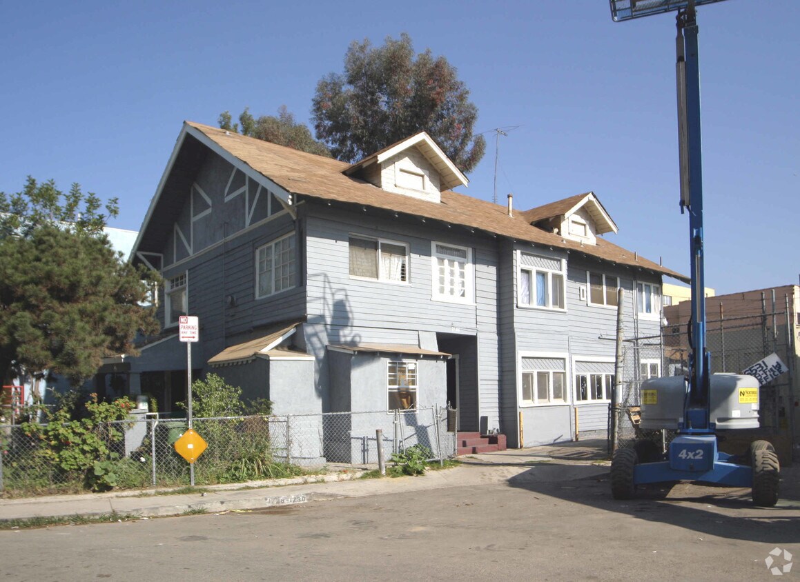 Primary Photo - 1728 N Hudson Ave
