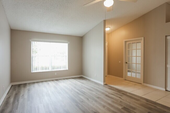 Building Photo - 11117 Lakeaire Cir