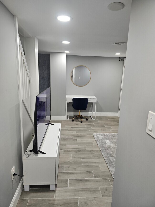 Foto del edificio - 544 E Milton Ave