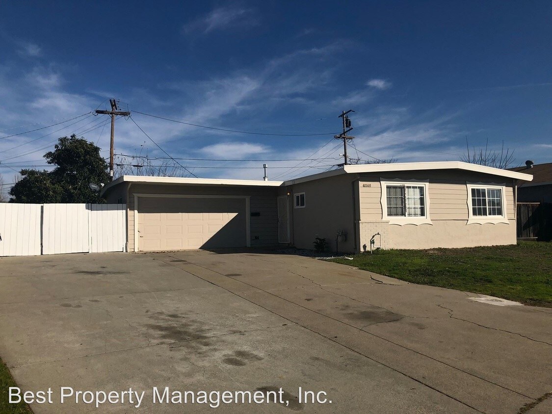 Primary Photo - 3 br, 1 bath House - 40146 Leslie St