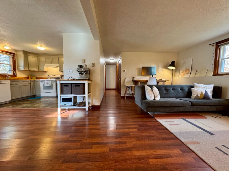 Foto principal - 27 N Hillside Rd