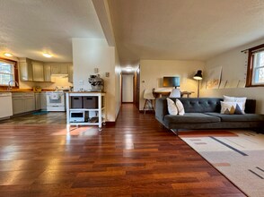 Building Photo - 27 N Hillside Rd