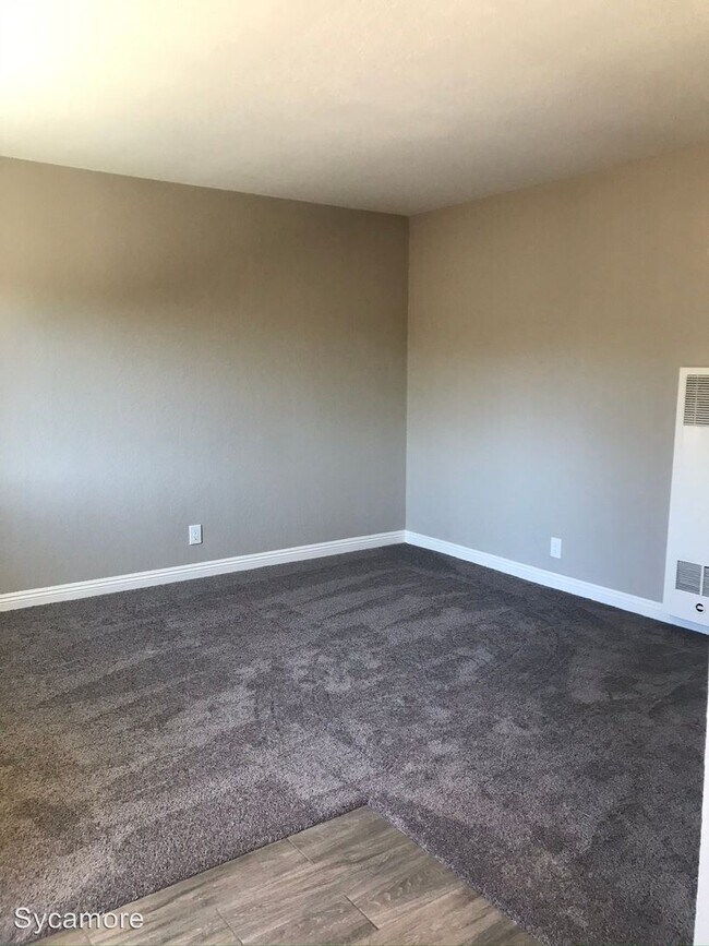 Building Photo - 1 br, 1 bath Apartment - 1635 E Sycamore St