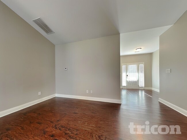 Foto del edificio - 249 White Creek Dr