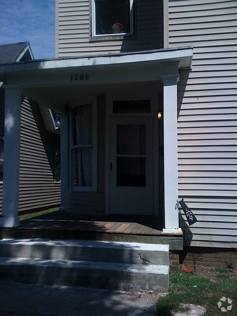 Building Photo - 1206 Heath St