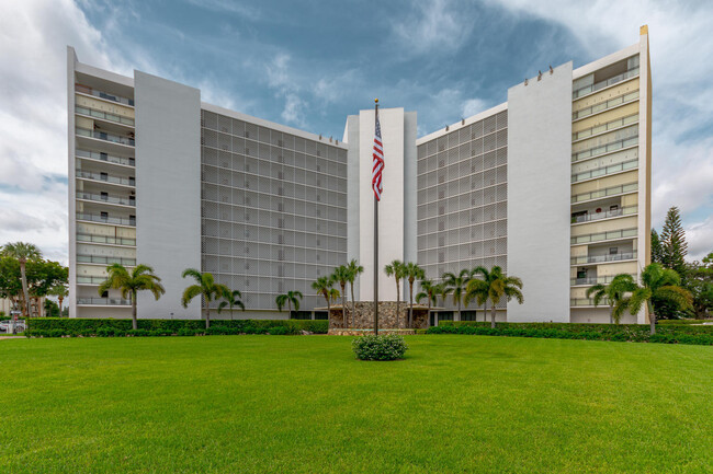 Building Photo - 336 Golfview Rd