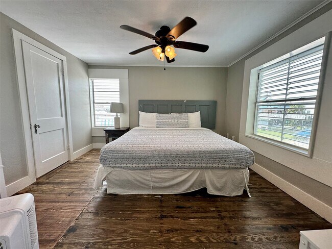 Building Photo - 4003 Panola Dr