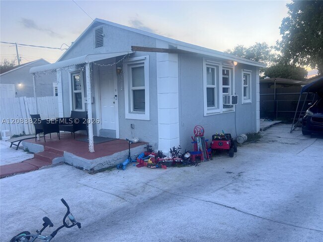Foto del edificio - 5714 NW 21st Ave