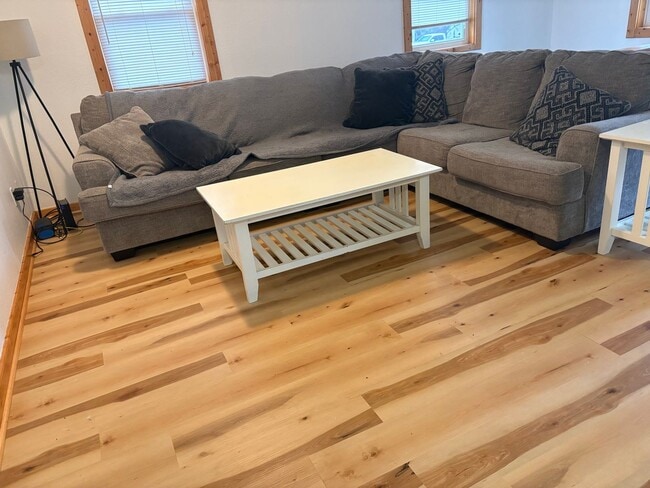 Building Photo - 1 Bedroom 1 Bath Available Now for Year Round Rental! $975/mo