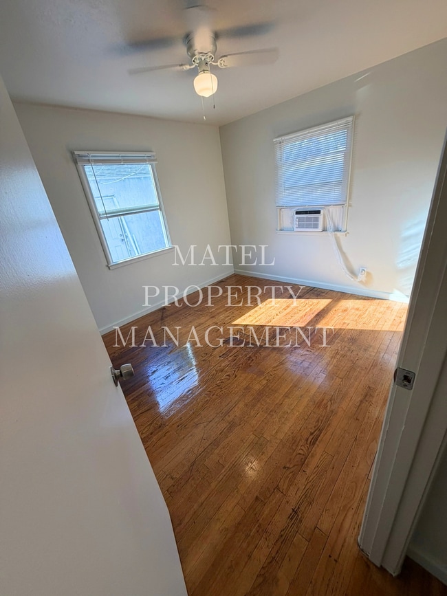 Building Photo - 927-927 El Terino Ave