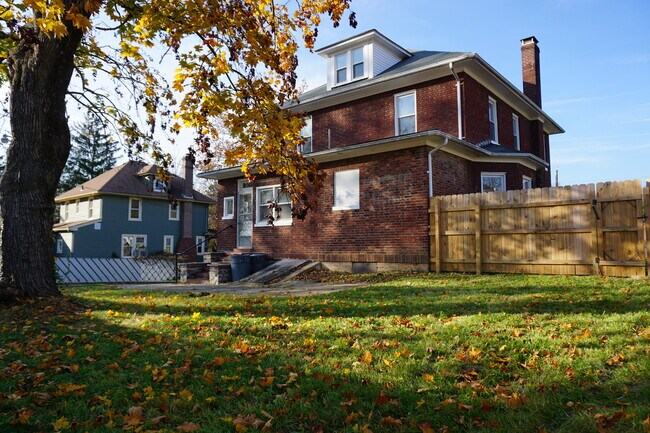 Building Photo - 307 Church Ln