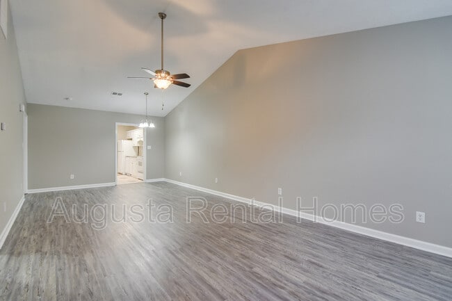 Building Photo - 525 Edgecliff Ln