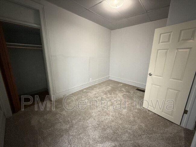 Building Photo - 1706 E Walnut St