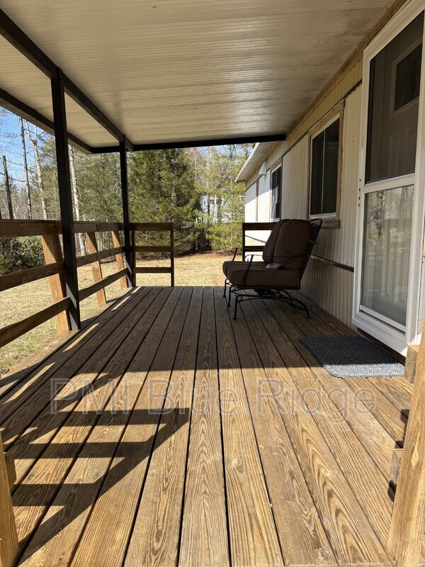 Building Photo - 210 Markley Dr