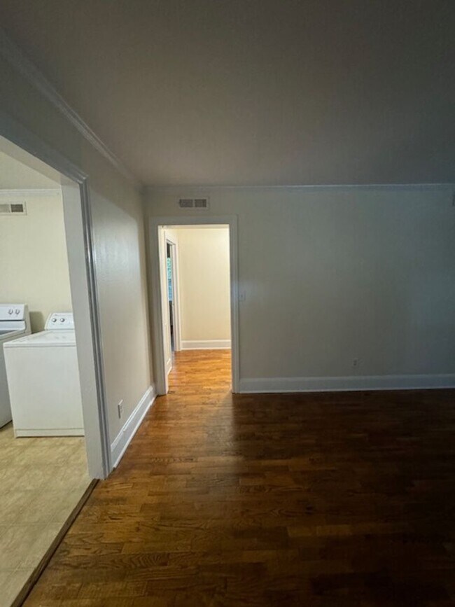 Building Photo - Centrally located, close to the Mall