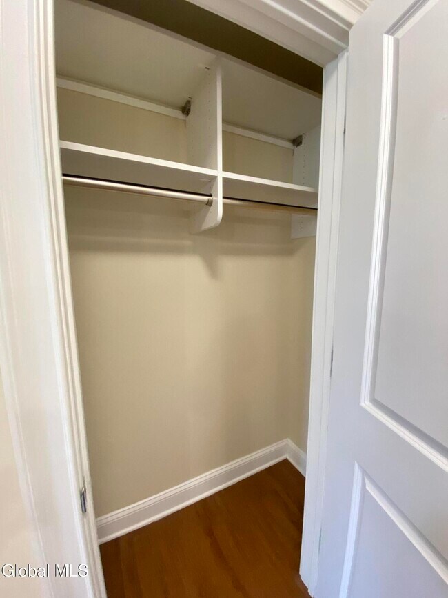 Foto del edificio - 74 Weibel Ave