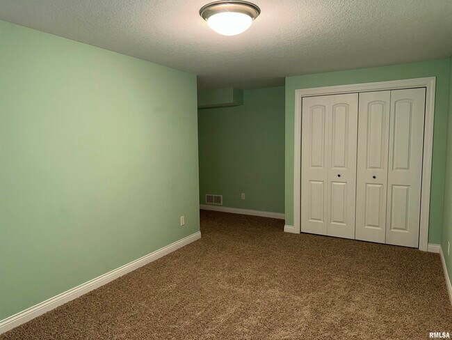 Foto del edificio - 3011 Belmont Pl