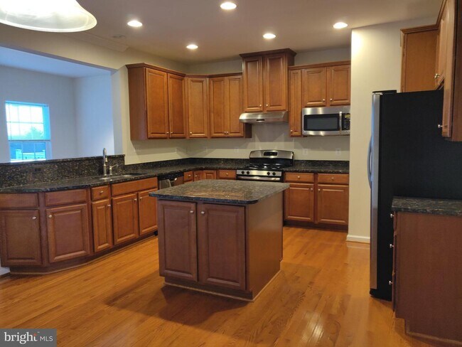 Building Photo - 42152 Sandown Park Terrace