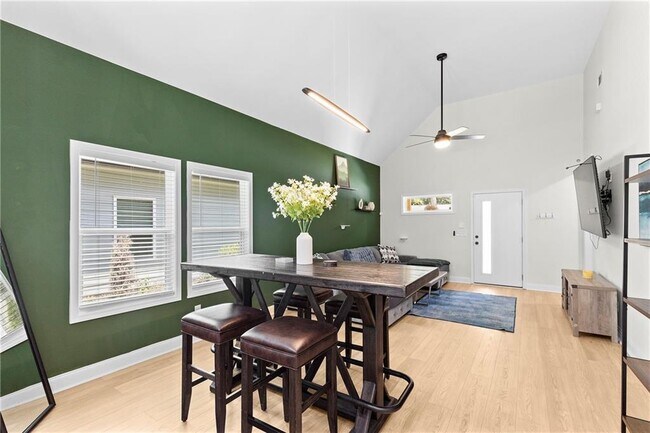 Building Photo - 624 Robert St NW