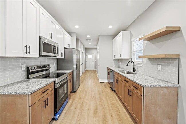 Building Photo - 619-619 W 39th St