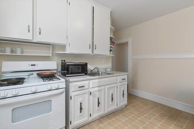 Building Photo - 412 Cabot St