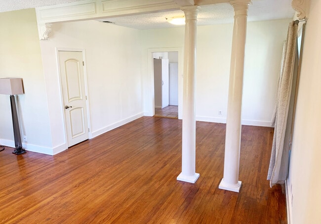 Building Photo - 845 N Citrus Ave