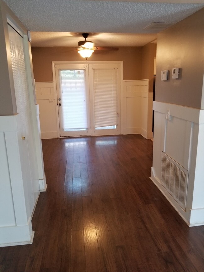 Building Photo - 5515 country dr, apt 36