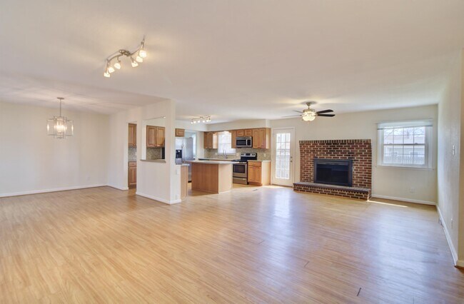 Building Photo - 3421 Petunia Crescent