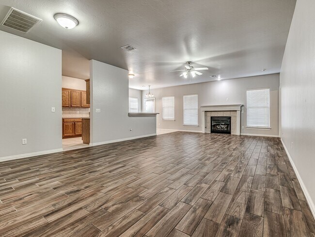 Foto del edificio - Well kept home in Edmond + 3 bedrooms + Office + Edmond Schools