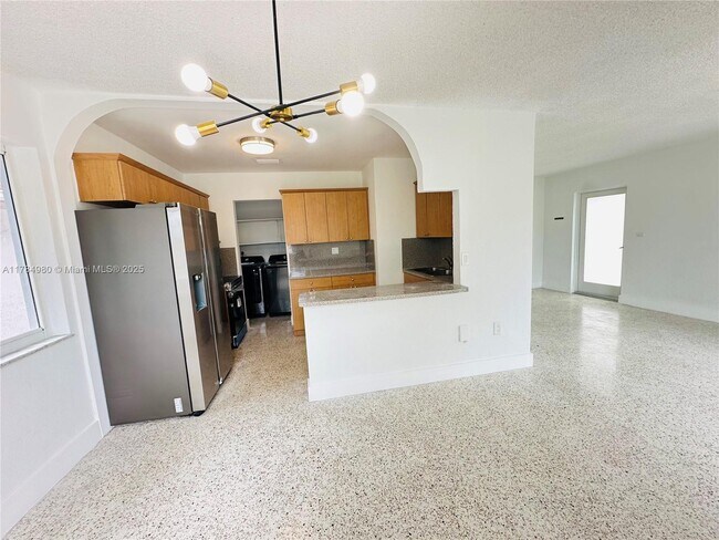Foto del edificio - 912 NW 24th Ct