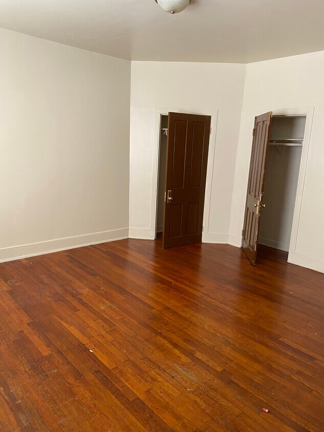 Foto del edificio - 2440 N Charles St