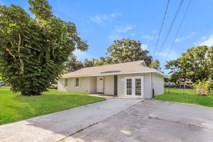 Primary Photo - 1305 E Bay St