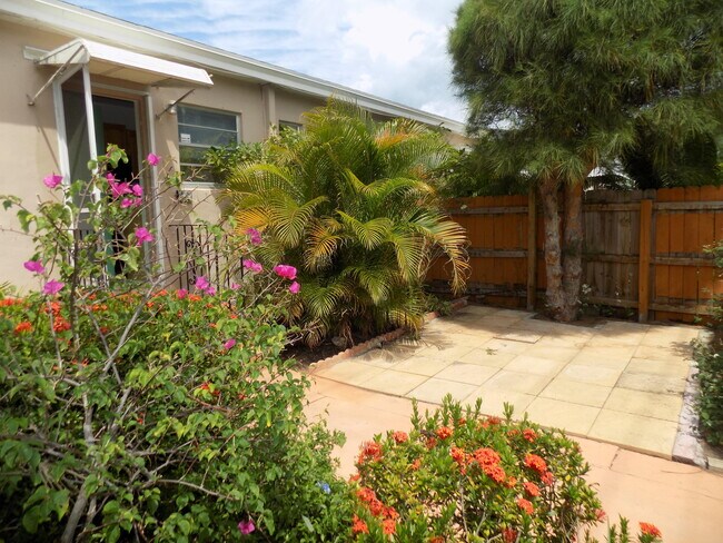 Building Photo - 231 S Palmway