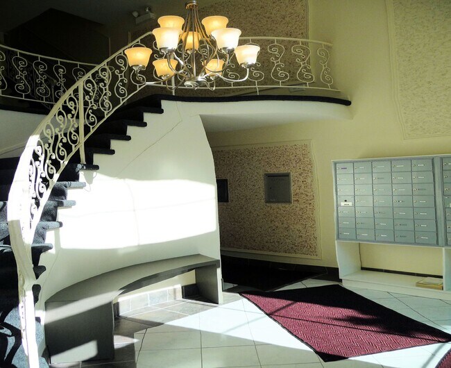 Foyer - 5200 Carriageway Dr