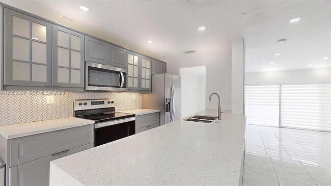 Foto del edificio - 8212 NW 8th Pl