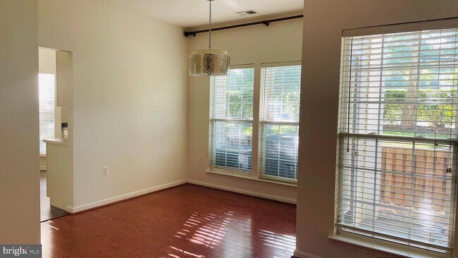 Building Photo - 4132 Fountainside Ln