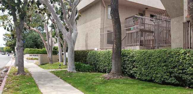 Building Photo - 15215 Magnolia Blvd