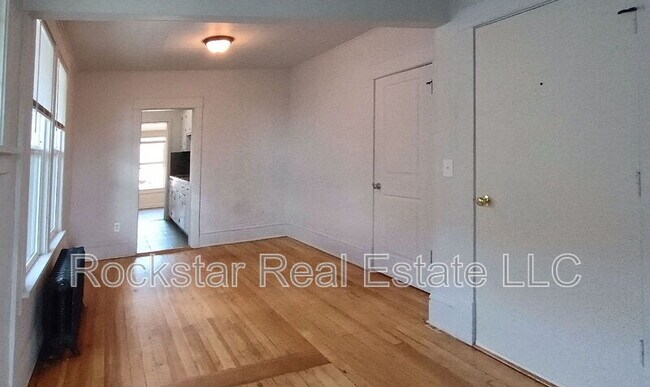 Foto del edificio - 1524 W Gardner Ave