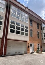 Building Photo - 3337 W Irving Park Rd