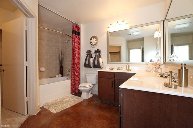 Building Photo - 2112 Crockett St