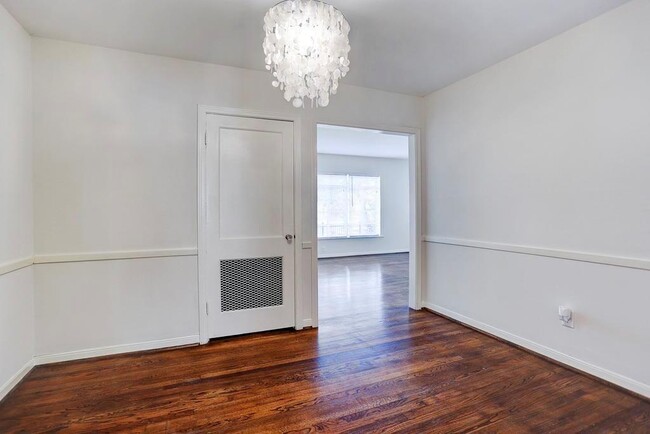 Foto del edificio - 2535 Shakespeare St