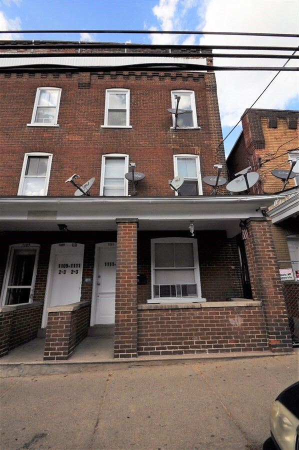 Building Photo - 1107 E 4th St