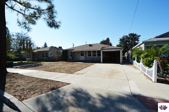 Building Photo - 1925 N Pass Ave