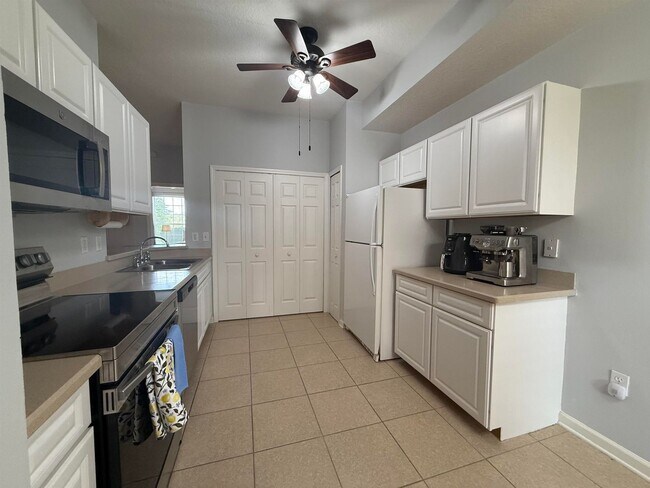 Building Photo - Located in St Augustine Shores, this 2 bed...