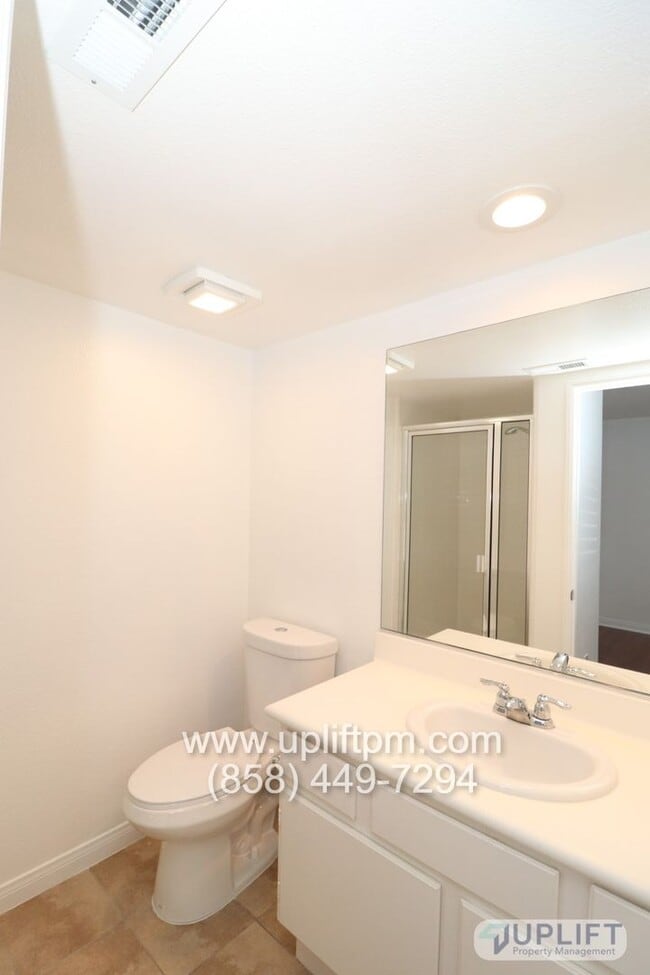 Building Photo - 3 Bed, 3.5 Bath Townhome w/ 2-Car Garage, ...