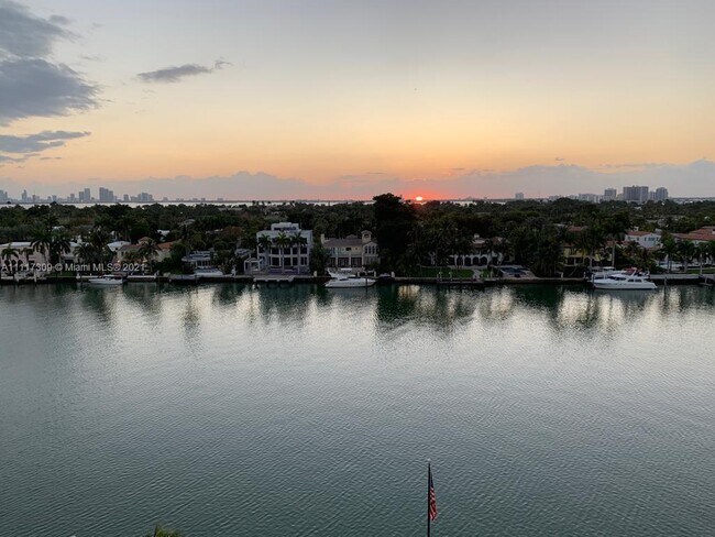 Foto del edificio - 5700 Collins Ave