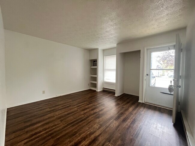 Foto del edificio - 402 Forest Ln