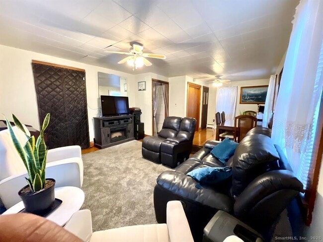 Building Photo - 131 Greenwood St