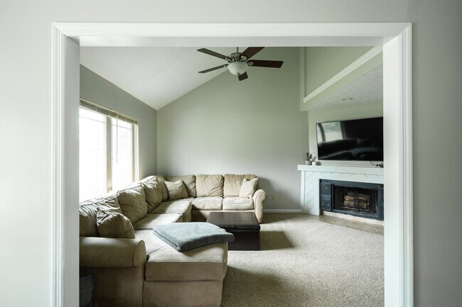 Building Photo - 67 Groton Dr