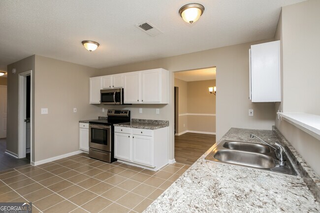 Foto del edificio - 717 Fletcher Dr